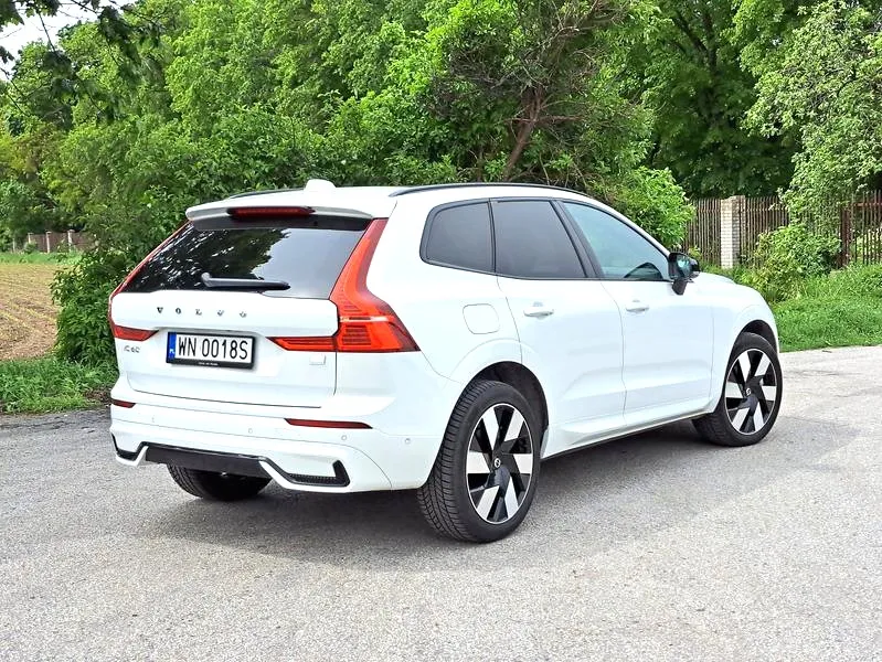Volvo XC60: diesel czy benzyna – który wybór będzie bardziej opłacalny?